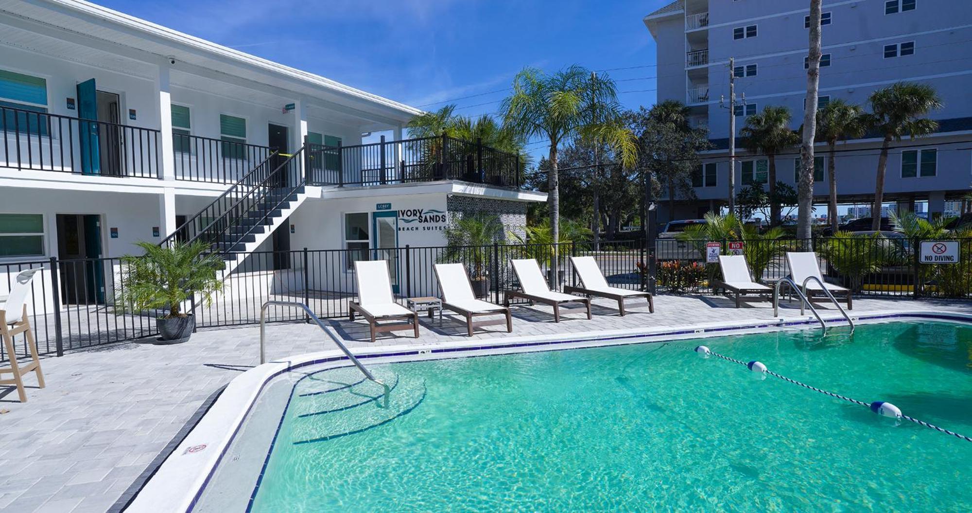 Ivory Sands Beach Suites Clearwater Beach Exterior photo