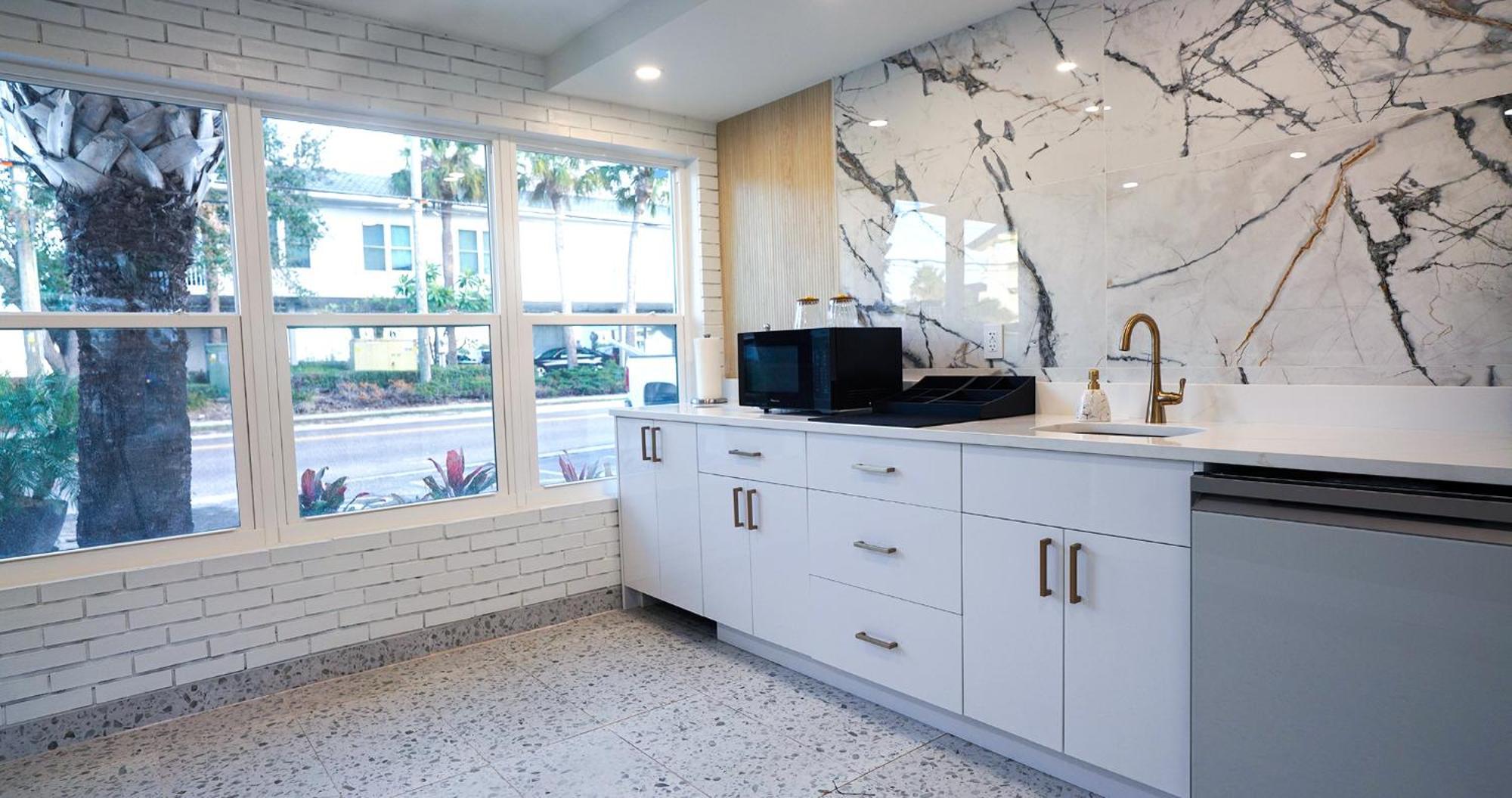 Ivory Sands Beach Suites Clearwater Beach Exterior photo