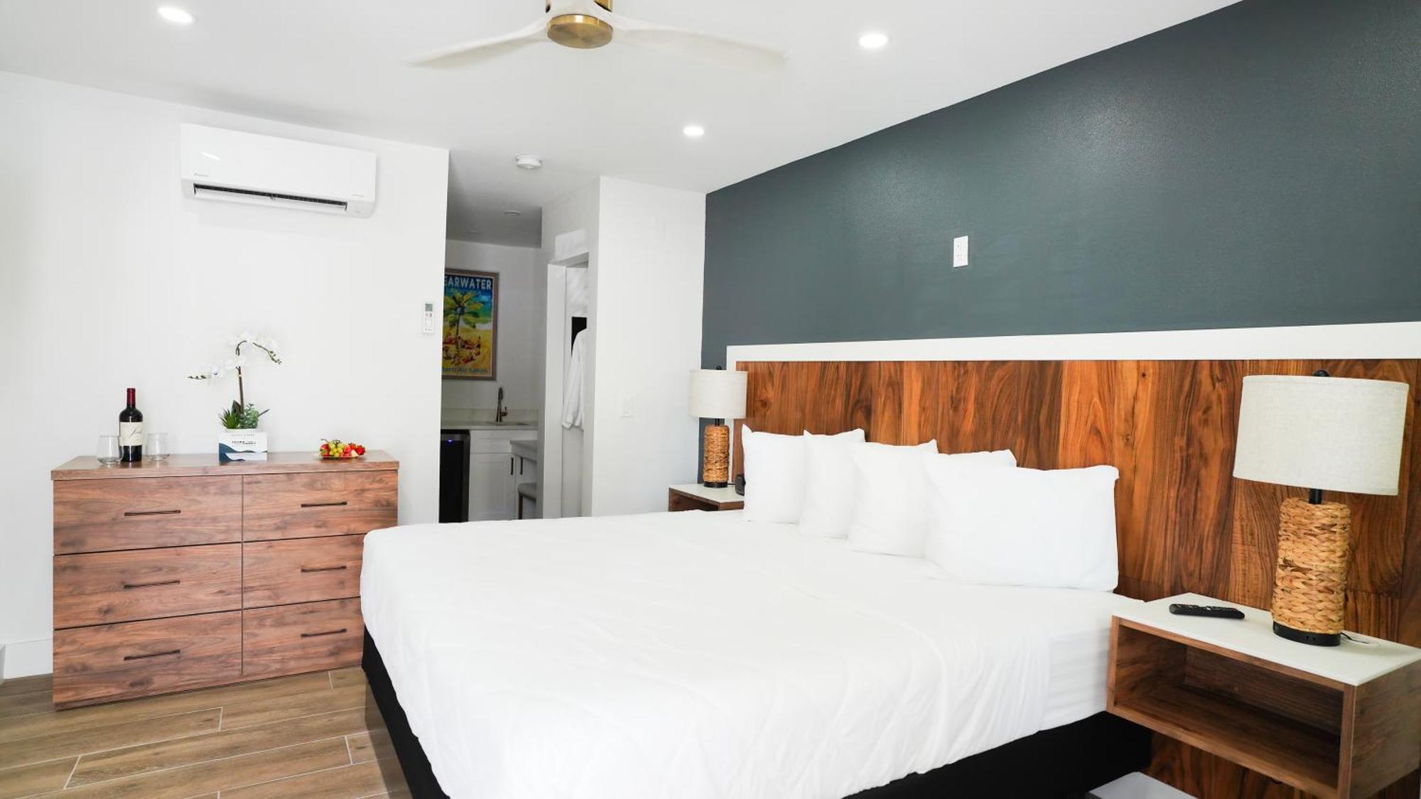 Ivory Sands Beach Suites Clearwater Beach Exterior photo
